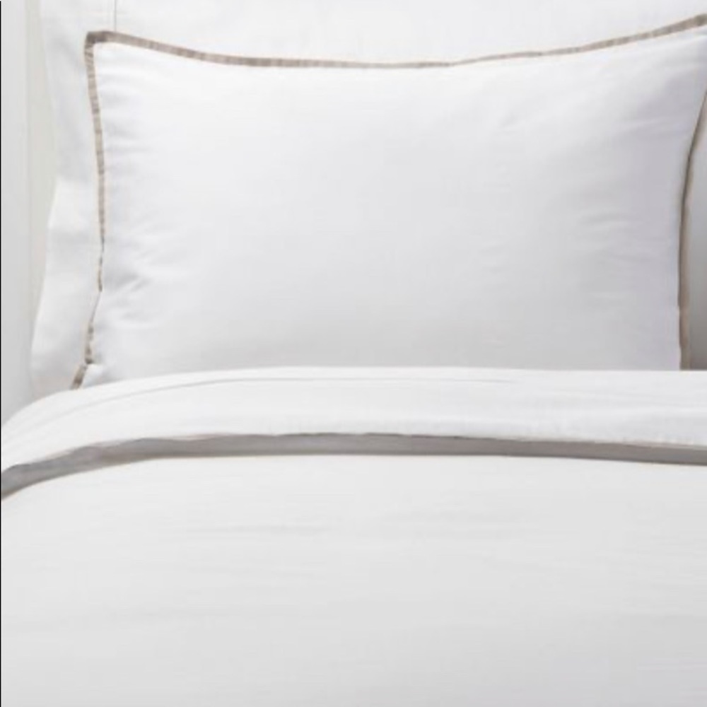 Threshold Hotel Border Frame Bedding Collection Queen White/Birch Border